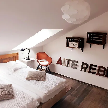 Zur Alten Rebe Und Weingut *